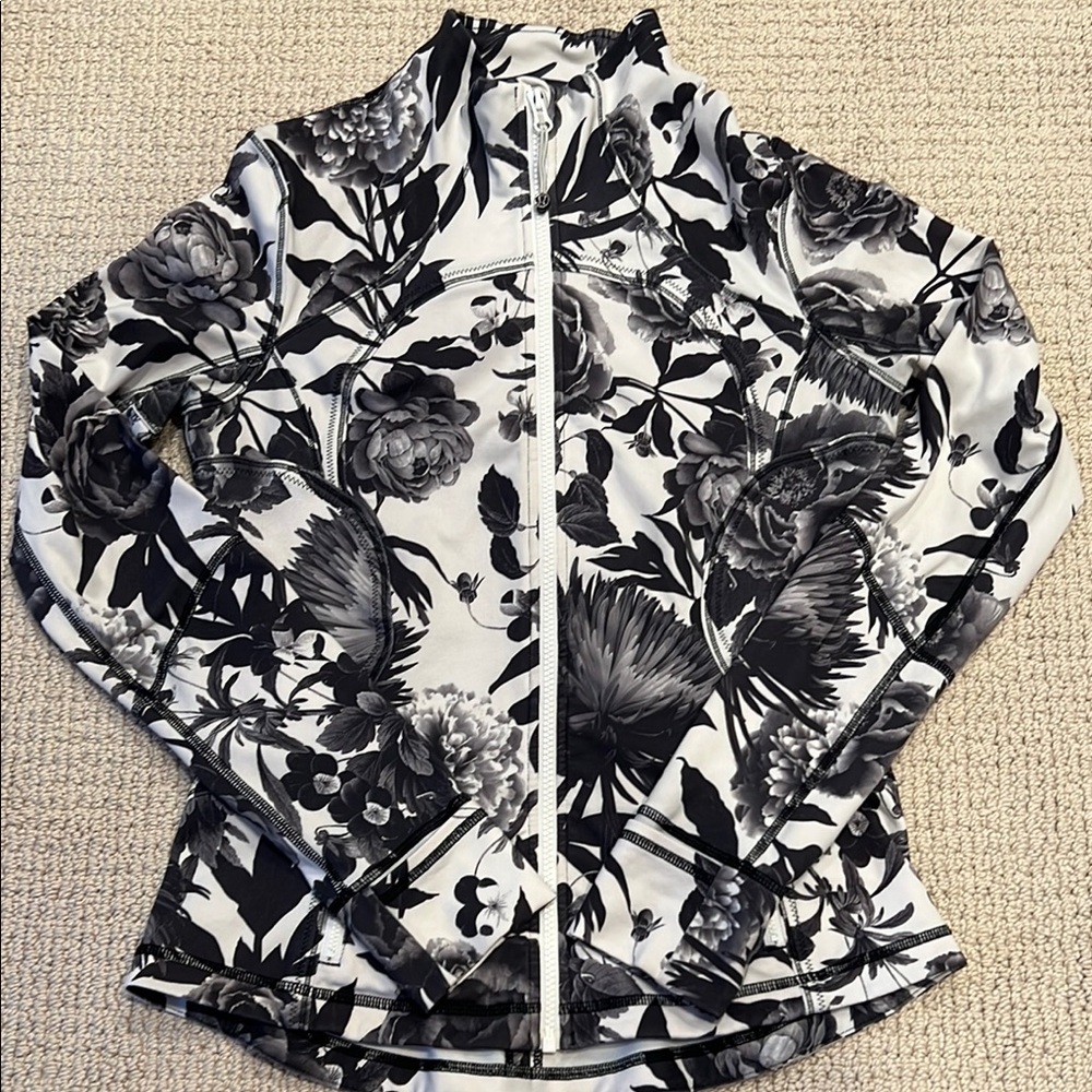 lululemon athletica Forme Floral brisk bloom Black and White Floral jacket